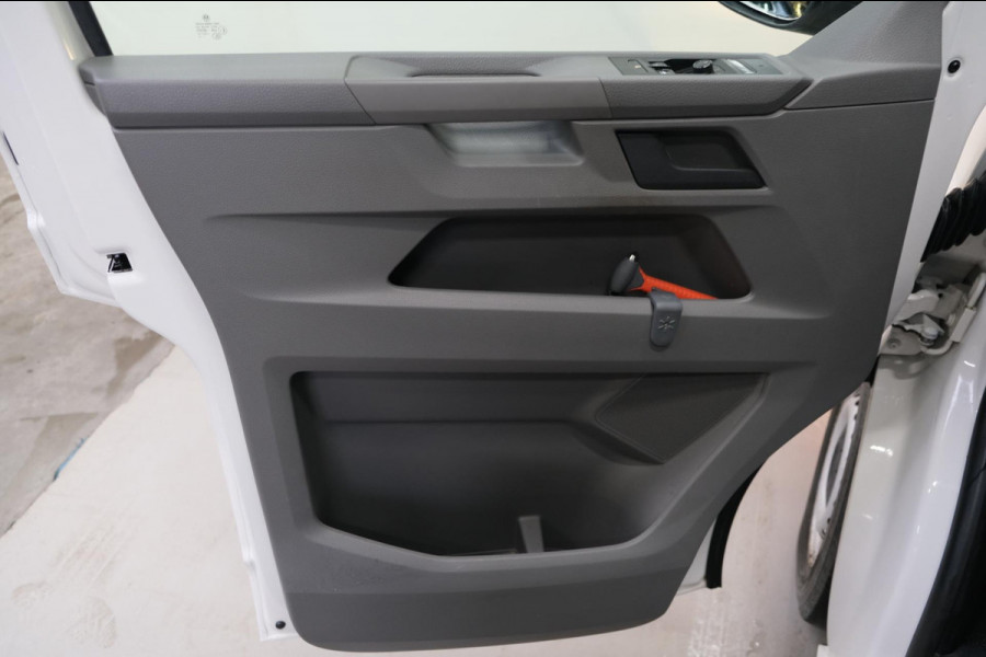 Volkswagen Transporter 2.0 TDI 150PK L2H1 Automaat - N.A.P. Airco, Navi, Cruise, Camera.