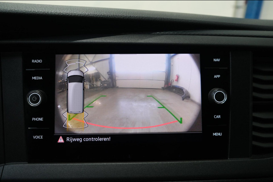 Volkswagen Transporter 2.0 TDI 150PK L2H1 Automaat - N.A.P. Airco, Navi, Cruise, Camera.