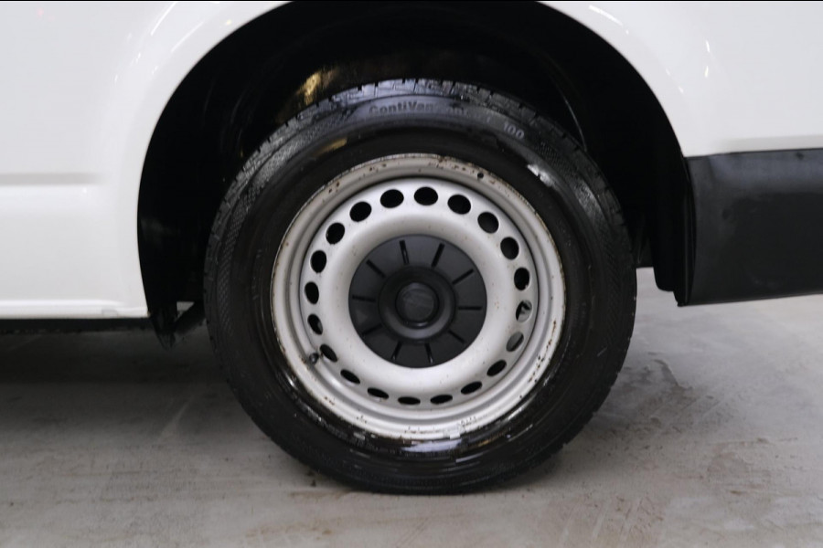 Volkswagen Transporter 2.0 TDI 150PK L2H1 Automaat - N.A.P. Airco, Navi, Cruise, Camera.