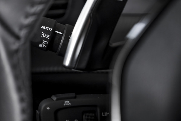 Peugeot 2008 1.2 Hybrid 145 Allure - Automaat | Dig. Cockpit | Adapt. Cruise | Stoelverw. | PDC | Camera | App. Connect | ECC | DAB | LM 17" | 5034