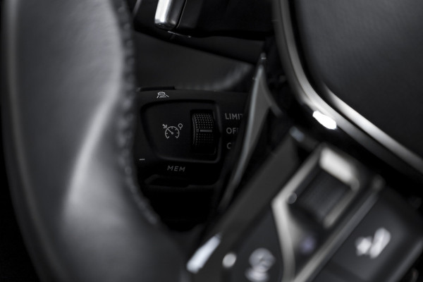 Peugeot 2008 1.2 Hybrid 145 Allure - Automaat | Dig. Cockpit | Adapt. Cruise | Stoelverw. | PDC | Camera | App. Connect | ECC | DAB | LM 17" | 5034