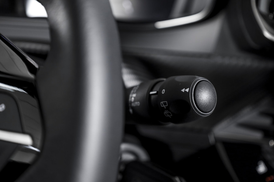 Peugeot 2008 1.2 Hybrid 145 Allure - Automaat | Dig. Cockpit | Adapt. Cruise | Stoelverw. | PDC | Camera | App. Connect | ECC | DAB | LM 17" | 5034