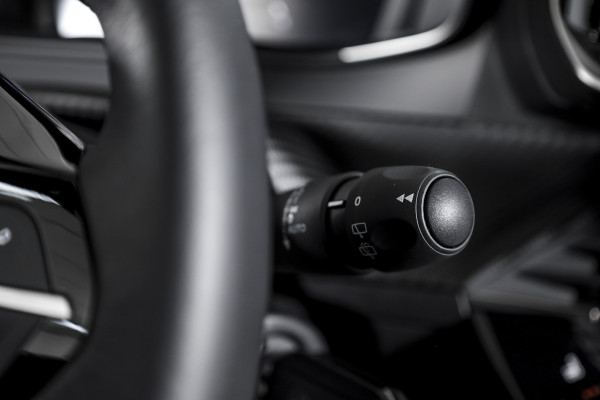 Peugeot 2008 1.2 Hybrid 145 Allure - Automaat | Dig. Cockpit | Adapt. Cruise | Stoelverw. | PDC | Camera | App. Connect | ECC | DAB | LM 17" | 5034