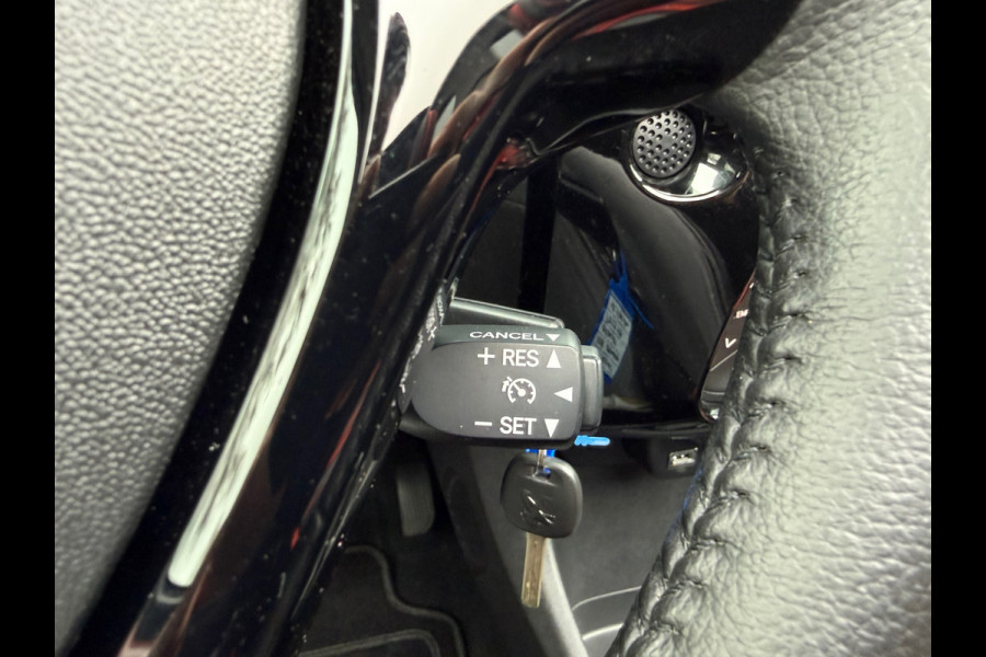 Peugeot 108 1.0 e-VTi Collection TOP! Media Apple/ Android - Climate - Camera - LED