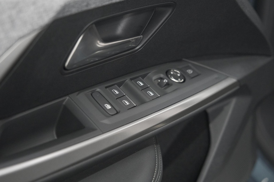 Peugeot 3008 1.2 Hybrid 145 GT | Trekhaak | Elektronische Kofferklep | Adaptieve Cruise Control | Camera