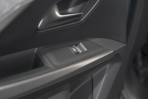 Peugeot 3008 1.2 Hybrid 145 GT | Trekhaak | Elektronische Kofferklep | Adaptieve Cruise Control | Camera