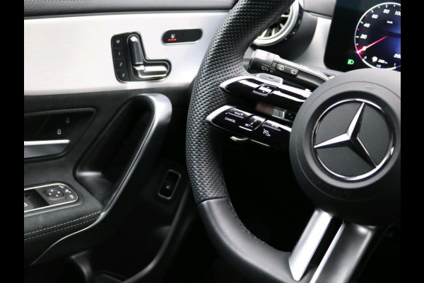 Mercedes-Benz CLA-Klasse Shooting Brake 250 e Business Solution AMG AMG Line | Night Pakket |Panorama Schuif-Kanteldak | Memory Stoelen | Head-up display | Parkeerpakket met 360°-camera. Inclusief 24 maanden MB Certified garantie voor Europa.