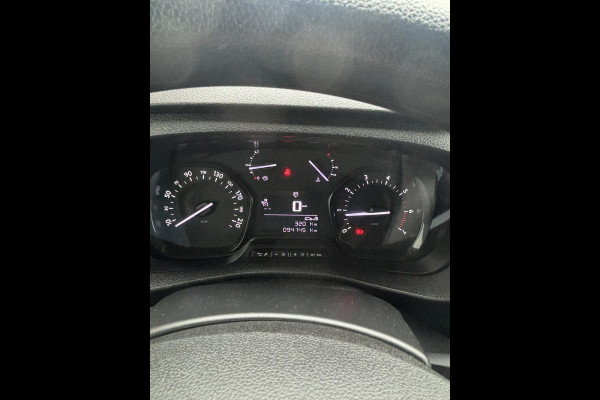 Peugeot Expert 2.0 BlueHDI 120*A/C*CRUISE*NAVI*HAAK*CARPLAY*3PERS