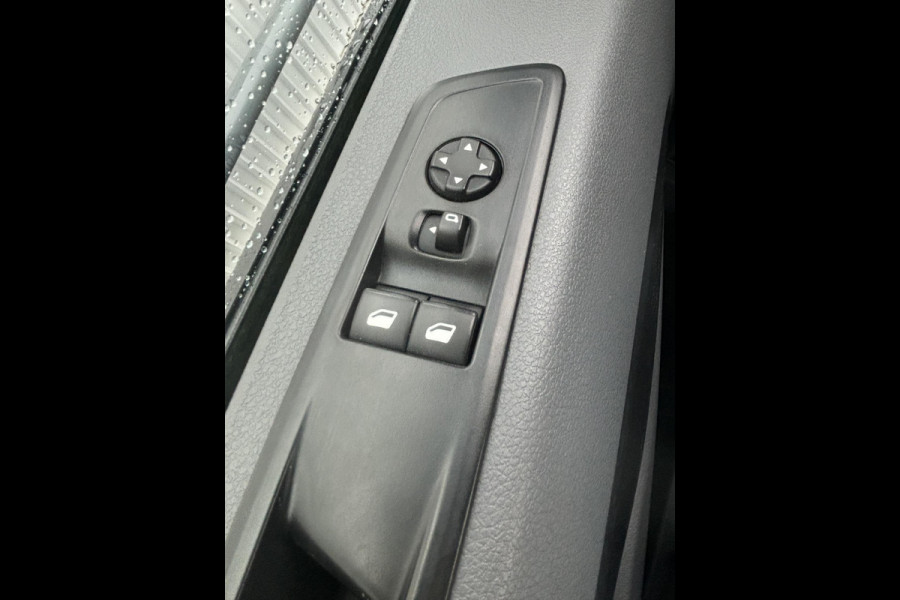 Peugeot Expert 2.0 BlueHDI 120*A/C*CRUISE*NAVI*HAAK*CARPLAY*3PERS