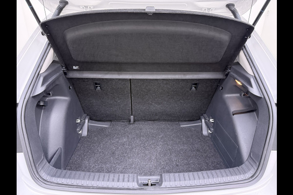 Škoda Fabia 1.0TSI 96PK 5Drs Ecc Navi* Camera Stoelverwarming Apple Carplay Android Auto Cruise Control Pdc Lmv Isofix Privacyglas Led Smartlink Bluetooth Keyless Licht-/regensensor Mooie en complete Skoda Fabia 380 Liter kofferruimte