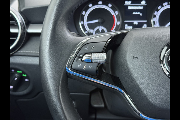 Škoda Fabia 1.0TSI 96PK 5Drs Ecc Navi* Camera Stoelverwarming Apple Carplay Android Auto Cruise Control Pdc Lmv Isofix Privacyglas Led Smartlink Bluetooth Keyless Licht-/regensensor Mooie en complete Skoda Fabia 380 Liter kofferruimte