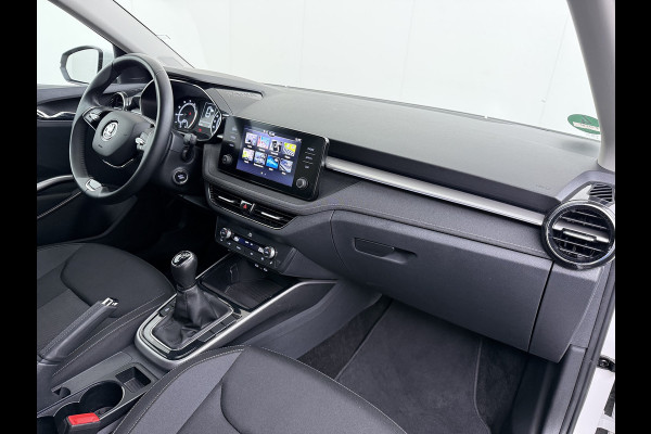 Škoda Fabia 1.0TSI 96PK 5Drs Ecc Navi* Camera Stoelverwarming Apple Carplay Android Auto Cruise Control Pdc Lmv Isofix Privacyglas Led Smartlink Bluetooth Keyless Licht-/regensensor Mooie en complete Skoda Fabia 380 Liter kofferruimte