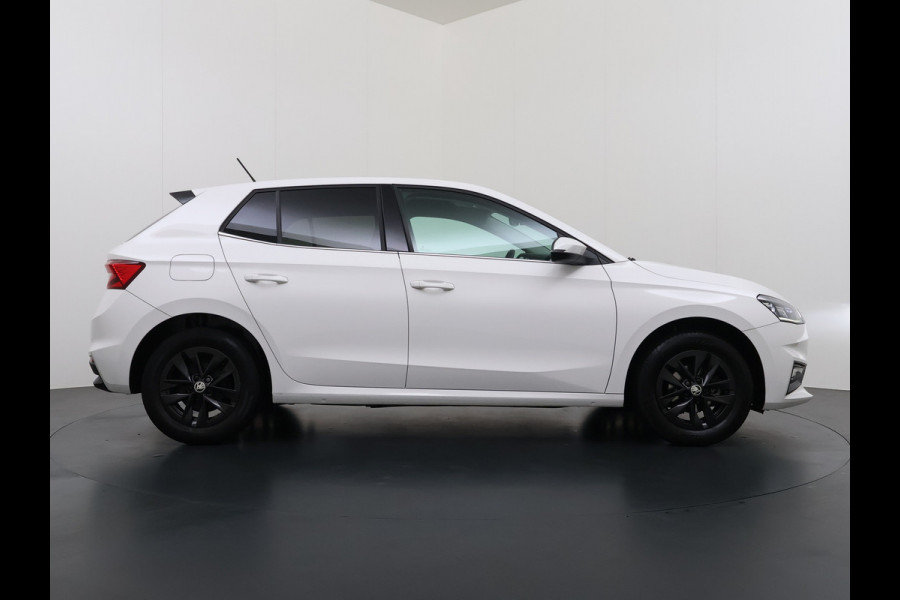 Škoda Fabia 1.0TSI 96PK 5Drs Ecc Navi* Camera Stoelverwarming Apple Carplay Android Auto Cruise Control Pdc Lmv Isofix Privacyglas Led Smartlink Bluetooth Keyless Licht-/regensensor Mooie en complete Skoda Fabia 380 Liter kofferruimte