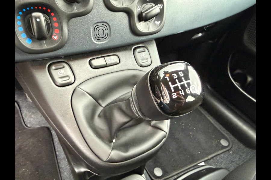 Fiat Panda 1.0 Hybrid Cross 5 persoons