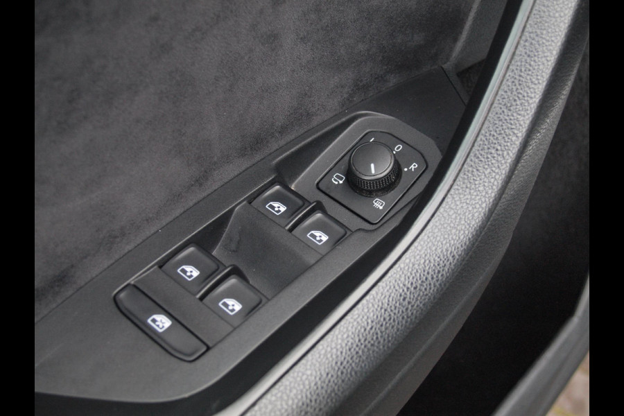 Škoda Kodiaq 1.5 TSI Sportline Business 7p. |  DSG | 7 Persoons | Trekhaak | Camera | Sfeerverlichting |