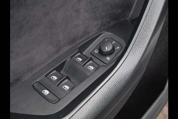 Škoda Kodiaq 1.5 TSI Sportline Business 7p. |  DSG | 7 Persoons | Trekhaak | Camera | Sfeerverlichting |