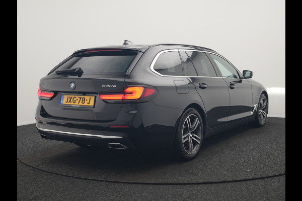 BMW 5 Serie Touring 530e Luxury Line Plug In Hybrid 293pk Dealer O.H PHEV | Trekhaak Af Fabriek | Camera | Comfortstoelen Memory & Verwarmd | Cruise Control | Apple Carplay | Navigatie | Virtual | DAB | 18" L.M | BMW LED |