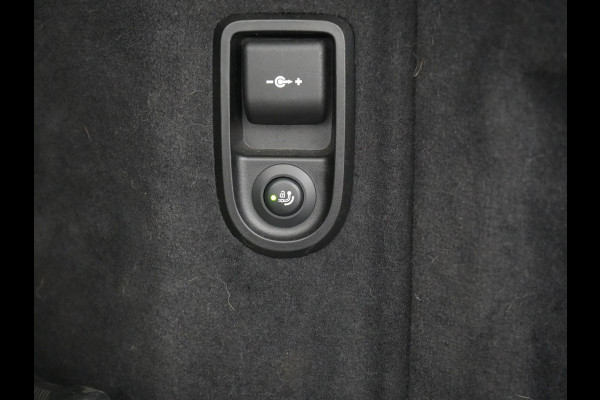 BMW 5 Serie Touring 530e Luxury Line Plug In Hybrid 293pk Dealer O.H PHEV | Trekhaak Af Fabriek | Camera | Comfortstoelen Memory & Verwarmd | Cruise Control | Apple Carplay | Navigatie | Virtual | DAB | 18" L.M | BMW LED |