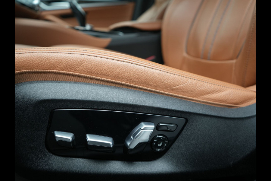 BMW 5 Serie Touring 530e Luxury Line Plug In Hybrid 293pk Dealer O.H PHEV | Trekhaak Af Fabriek | Camera | Comfortstoelen Memory & Verwarmd | Cruise Control | Apple Carplay | Navigatie | Virtual | DAB | 18" L.M | BMW LED |