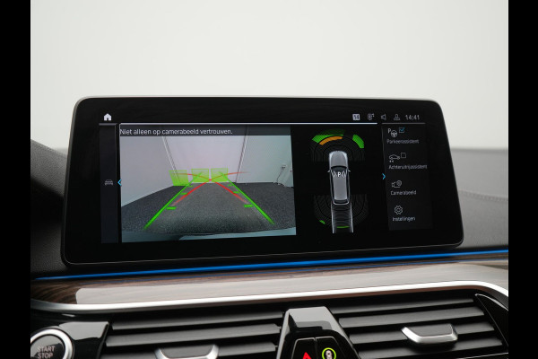 BMW 5 Serie Touring 530e Luxury Line Plug In Hybrid 293pk Dealer O.H PHEV | Trekhaak Af Fabriek | Camera | Comfortstoelen Memory & Verwarmd | Cruise Control | Apple Carplay | Navigatie | Virtual | DAB | 18" L.M | BMW LED |