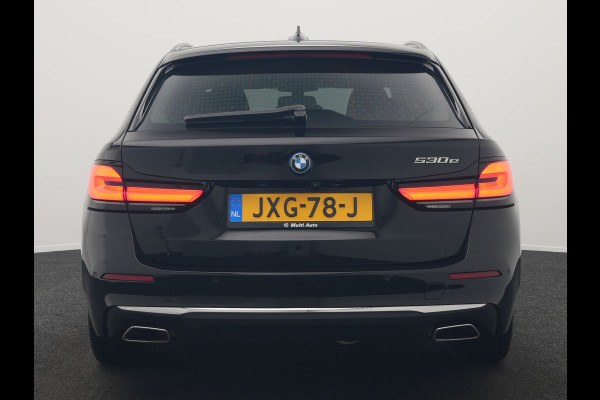 BMW 5 Serie Touring 530e Luxury Line Plug In Hybrid 293pk Dealer O.H PHEV | Trekhaak Af Fabriek | Camera | Comfortstoelen Memory & Verwarmd | Cruise Control | Apple Carplay | Navigatie | Virtual | DAB | 18" L.M | BMW LED |