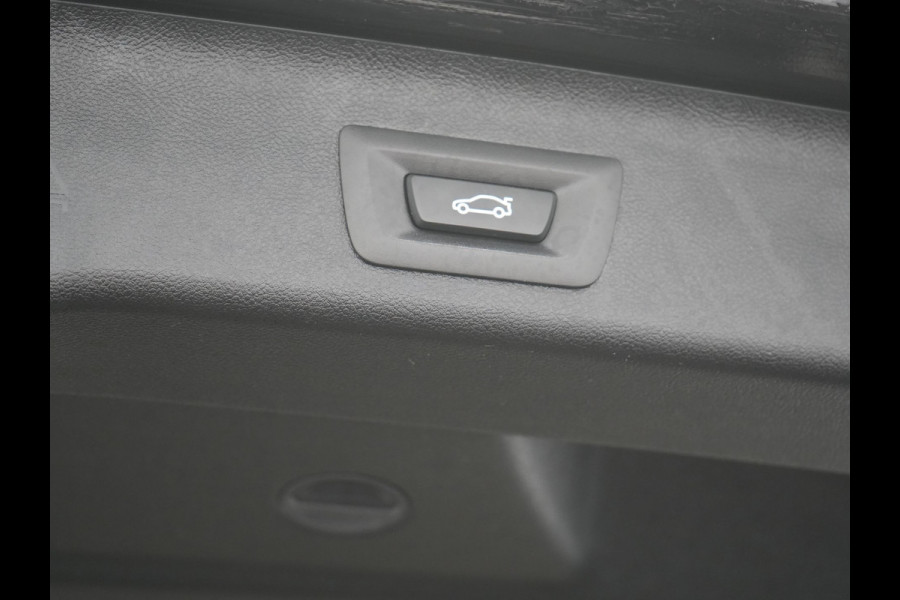 BMW 5 Serie Touring 530e Luxury Line Plug In Hybrid 293pk Dealer O.H PHEV | Trekhaak Af Fabriek | Camera | Comfortstoelen Memory & Verwarmd | Cruise Control | Apple Carplay | Navigatie | Virtual | DAB | 18" L.M | BMW LED |