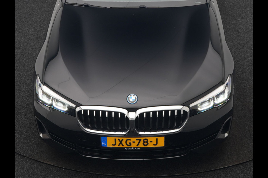 BMW 5 Serie Touring 530e Luxury Line Plug In Hybrid 293pk Dealer O.H PHEV | Trekhaak Af Fabriek | Camera | Comfortstoelen Memory & Verwarmd | Cruise Control | Apple Carplay | Navigatie | Virtual | DAB | 18" L.M | BMW LED |