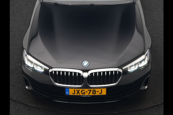 BMW 5 Serie Touring 530e Luxury Line Plug In Hybrid 293pk Dealer O.H PHEV | Trekhaak Af Fabriek | Camera | Comfortstoelen Memory & Verwarmd | Cruise Control | Apple Carplay | Navigatie | Virtual | DAB | 18" L.M | BMW LED |