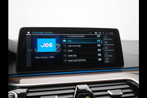 BMW 5 Serie Touring 530e Luxury Line Plug In Hybrid 293pk Dealer O.H PHEV | Trekhaak Af Fabriek | Camera | Comfortstoelen Memory & Verwarmd | Cruise Control | Apple Carplay | Navigatie | Virtual | DAB | 18" L.M | BMW LED |