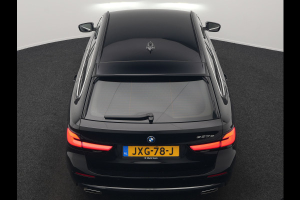BMW 5 Serie Touring 530e Luxury Line Plug In Hybrid 293pk Dealer O.H PHEV | Trekhaak Af Fabriek | Camera | Comfortstoelen Memory & Verwarmd | Cruise Control | Apple Carplay | Navigatie | Virtual | DAB | 18" L.M | BMW LED |