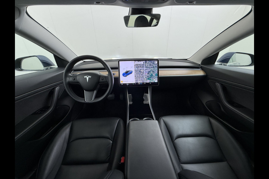 Tesla Model 3 RWD SR plus 325PK LFP Accu Trekhaak Lmv 18" AutoPilot Leder Panoramadak Adaptive-Cruise Camera's Elektr.-Stuur+Stoelen+Spiegels+ Navi LED DAB Voorverwarmen Keyless One-Pedal-Drive SOH 88% 1e Eigenaar Origineel Nederlandse Auto Fabrieksgarantie op Accu en Motor tot 15-12-2028/160.000km