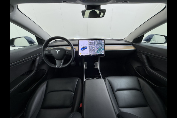 Tesla Model 3 RWD SR plus 325PK LFP Accu Trekhaak Lmv 18" AutoPilot Leder Panoramadak Adaptive-Cruise Camera's Elektr.-Stuur+Stoelen+Spiegels+ Navi LED DAB Voorverwarmen Keyless One-Pedal-Drive SOH 88% 1e Eigenaar Origineel Nederlandse Auto Fabrieksgarantie op Accu en Motor tot 15-12-2028/160.000km