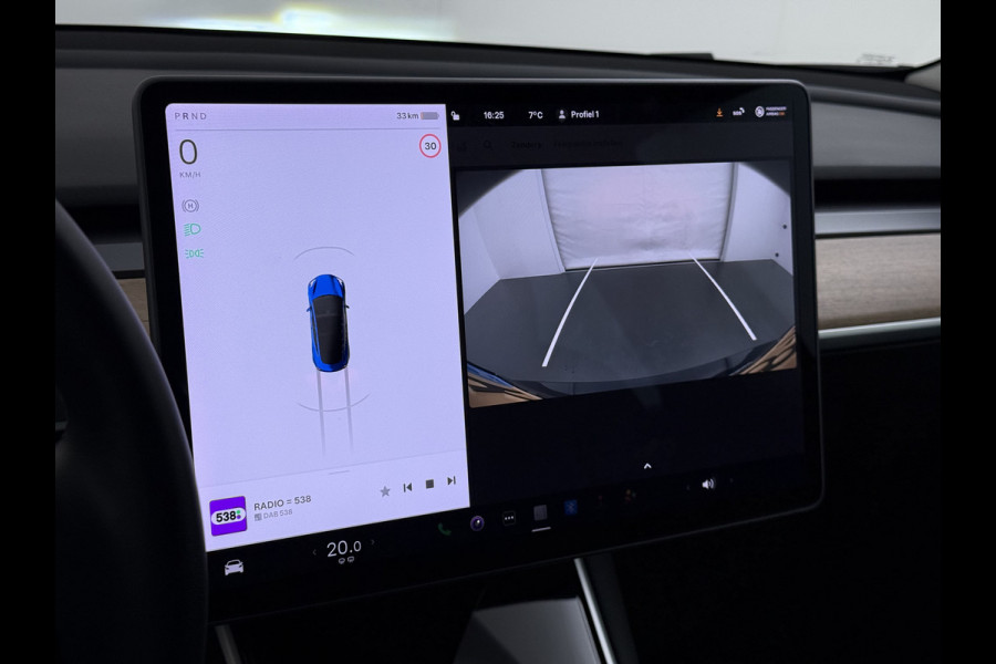 Tesla Model 3 RWD SR plus 325PK LFP Accu Trekhaak Lmv 18" AutoPilot Leder Panoramadak Adaptive-Cruise Camera's Elektr.-Stuur+Stoelen+Spiegels+ Navi LED DAB Voorverwarmen Keyless One-Pedal-Drive SOH 88% 1e Eigenaar Origineel Nederlandse Auto Fabrieksgarantie op Accu en Motor tot 15-12-2028/160.000km
