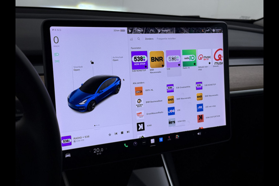 Tesla Model 3 RWD SR plus 325PK LFP Accu Trekhaak Lmv 18" AutoPilot Leder Panoramadak Adaptive-Cruise Camera's Elektr.-Stuur+Stoelen+Spiegels+ Navi LED DAB Voorverwarmen Keyless One-Pedal-Drive SOH 88% 1e Eigenaar Origineel Nederlandse Auto Fabrieksgarantie op Accu en Motor tot 15-12-2028/160.000km