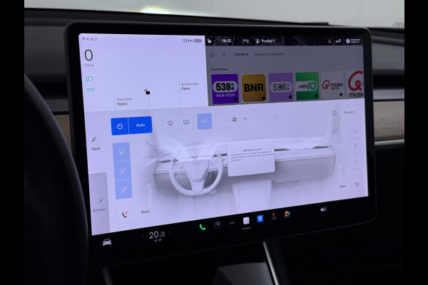 Tesla Model 3 RWD SR plus 325PK LFP Accu Trekhaak Lmv 18" AutoPilot Leder Panoramadak Adaptive-Cruise Camera's Elektr.-Stuur+Stoelen+Spiegels+ Navi LED DAB Voorverwarmen Keyless One-Pedal-Drive SOH 88% 1e Eigenaar Origineel Nederlandse Auto Fabrieksgarantie op Accu en Motor tot 15-12-2028/160.000km