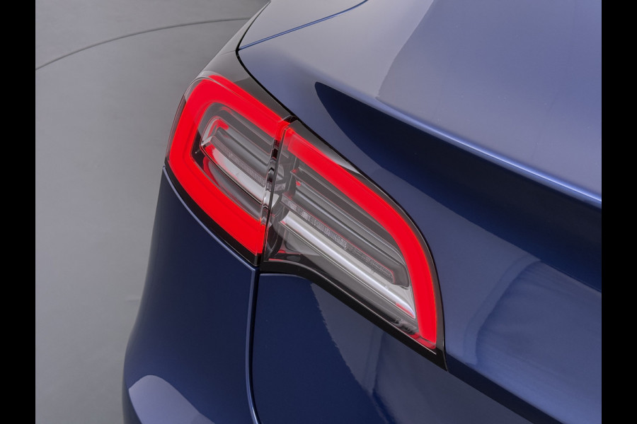 Tesla Model 3 RWD SR plus 325PK LFP Accu Trekhaak Lmv 18" AutoPilot Leder Panoramadak Adaptive-Cruise Camera's Elektr.-Stuur+Stoelen+Spiegels+ Navi LED DAB Voorverwarmen Keyless One-Pedal-Drive SOH 88% 1e Eigenaar Origineel Nederlandse Auto Fabrieksgarantie op Accu en Motor tot 15-12-2028/160.000km