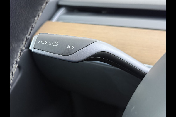Tesla Model 3 RWD SR plus 325PK LFP Accu Trekhaak Lmv 18" AutoPilot Leder Panoramadak Adaptive-Cruise Camera's Elektr.-Stuur+Stoelen+Spiegels+ Navi LED DAB Voorverwarmen Keyless One-Pedal-Drive SOH 88% 1e Eigenaar Origineel Nederlandse Auto Fabrieksgarantie op Accu en Motor tot 15-12-2028/160.000km