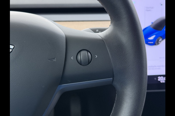 Tesla Model 3 RWD SR plus 325PK LFP Accu Trekhaak Lmv 18" AutoPilot Leder Panoramadak Adaptive-Cruise Camera's Elektr.-Stuur+Stoelen+Spiegels+ Navi LED DAB Voorverwarmen Keyless One-Pedal-Drive SOH 88% 1e Eigenaar Origineel Nederlandse Auto Fabrieksgarantie op Accu en Motor tot 15-12-2028/160.000km