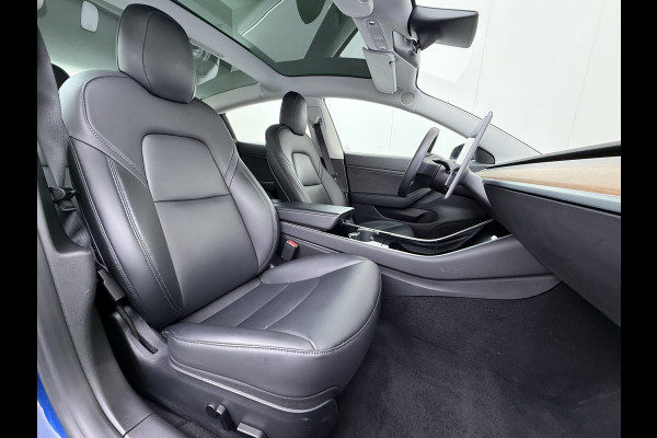 Tesla Model 3 RWD SR plus 325PK LFP Accu Trekhaak Lmv 18" AutoPilot Leder Panoramadak Adaptive-Cruise Camera's Elektr.-Stuur+Stoelen+Spiegels+ Navi LED DAB Voorverwarmen Keyless One-Pedal-Drive SOH 88% 1e Eigenaar Origineel Nederlandse Auto Fabrieksgarantie op Accu en Motor tot 15-12-2028/160.000km