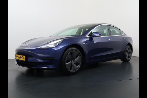 Tesla Model 3 RWD SR plus 325PK LFP Accu Trekhaak Lmv 18" AutoPilot Leder Panoramadak Adaptive-Cruise Camera's Elektr.-Stuur+Stoelen+Spiegels+ Navi LED DAB Voorverwarmen Keyless One-Pedal-Drive SOH 88% 1e Eigenaar Origineel Nederlandse Auto Fabrieksgarantie op Accu en Motor tot 15-12-2028/160.000km