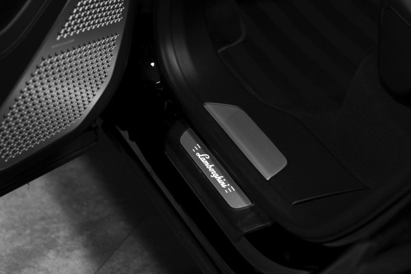 Lamborghini Urus ManSORY |TWOTONE|PANO|B&O|LIMITED