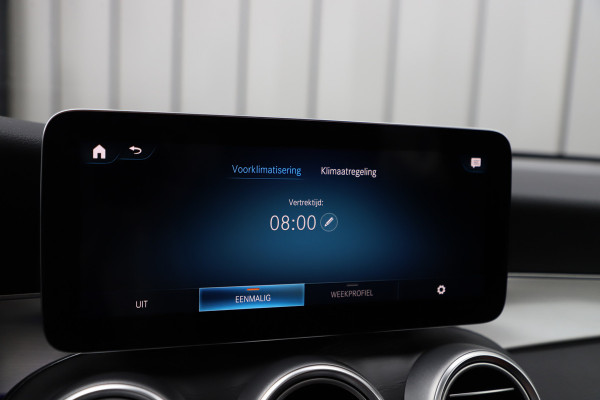 Mercedes-Benz GLC Coupé 300e AMG 4-Matic | 320PK | Schuifdak | Burmester | Keyless-go | Sfeerverlichting | Multibeam | Stoelverw. | NL-Auto | 2021