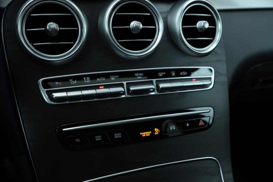 Mercedes-Benz GLC Coupé 300e AMG 4-Matic | 320PK | Schuifdak | Burmester | Keyless-go | Sfeerverlichting | Multibeam | Stoelverw. | NL-Auto | 2021
