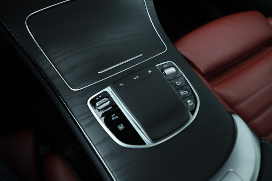 Mercedes-Benz GLC Coupé 300e AMG 4-Matic | 320PK | Schuifdak | Burmester | Keyless-go | Sfeerverlichting | Multibeam | Stoelverw. | NL-Auto | 2021