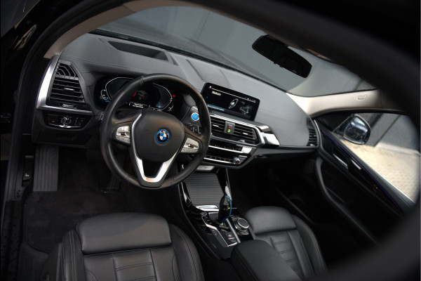 BMW iX3 High Executive 80 kWh | Panoramadak | Keyless | Stoelverwarming | Harman Kardon | Memory Seat | Head-Up Display | 360 Camera | Adaptief Onderstel | Trekhaak | Adaptive LED | Elektrische Stoelen | Apple Carplay |