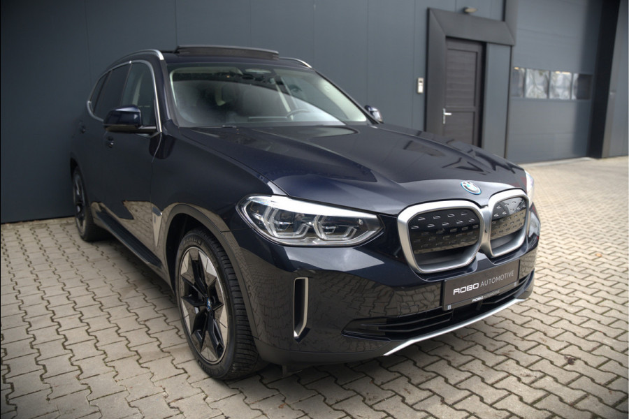 BMW iX3 High Executive 80 kWh | Panoramadak | Keyless | Stoelverwarming | Harman Kardon | Memory Seat | Head-Up Display | 360 Camera | Adaptief Onderstel | Trekhaak | Adaptive LED | Elektrische Stoelen | Apple Carplay |