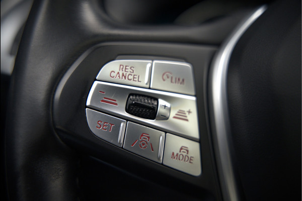 BMW iX3 High Executive 80 kWh | Panoramadak | Keyless | Stoelverwarming | Harman Kardon | Memory Seat | Head-Up Display | 360 Camera | Adaptief Onderstel | Trekhaak | Adaptive LED | Elektrische Stoelen | Apple Carplay |