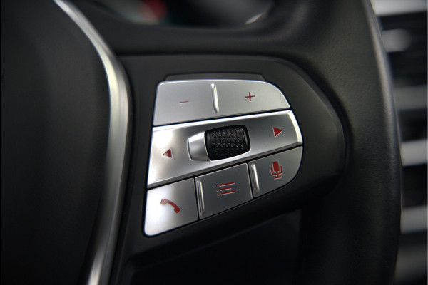 BMW iX3 High Executive 80 kWh | Panoramadak | Keyless | Stoelverwarming | Harman Kardon | Memory Seat | Head-Up Display | 360 Camera | Adaptief Onderstel | Trekhaak | Adaptive LED | Elektrische Stoelen | Apple Carplay |