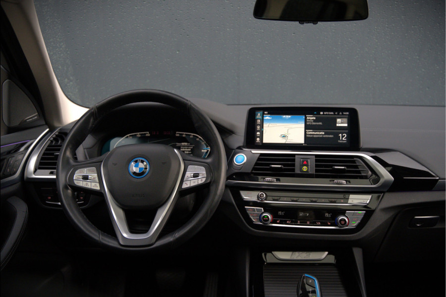 BMW iX3 High Executive 80 kWh | Panoramadak | Keyless | Stoelverwarming | Harman Kardon | Memory Seat | Head-Up Display | 360 Camera | Adaptief Onderstel | Trekhaak | Adaptive LED | Elektrische Stoelen | Apple Carplay |
