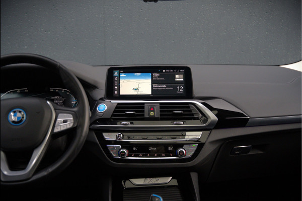 BMW iX3 High Executive 80 kWh | Panoramadak | Keyless | Stoelverwarming | Harman Kardon | Memory Seat | Head-Up Display | 360 Camera | Adaptief Onderstel | Trekhaak | Adaptive LED | Elektrische Stoelen | Apple Carplay |